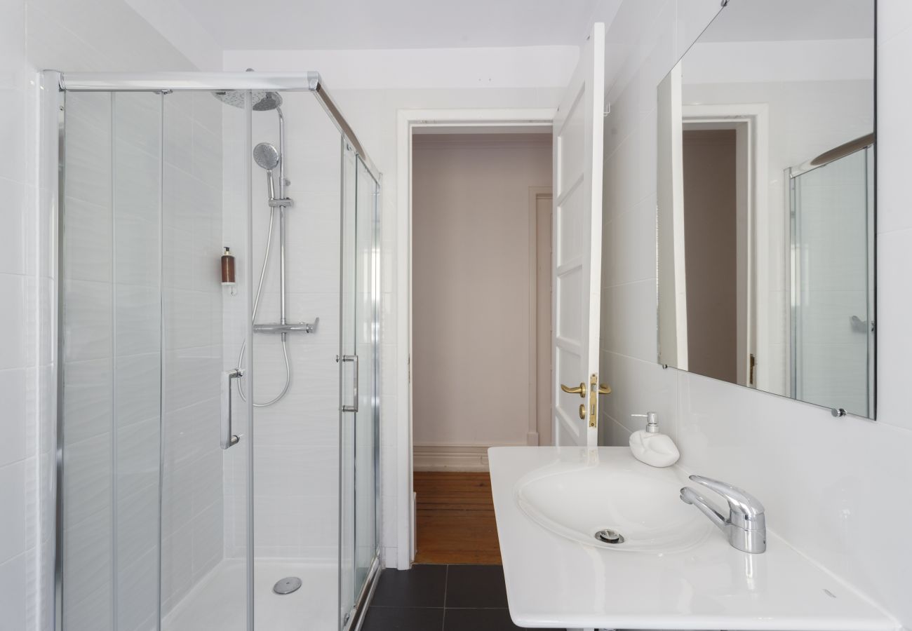 Apartment in Lisbon - Strawberry Fields   - 6 bedroom at Avenida Apartment in Lisbon - Strawberry Fields   - 6 bedroom at Avenida