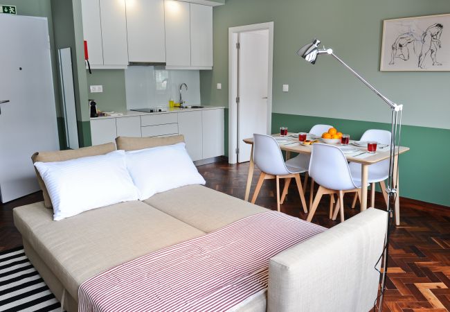 Apartment in Lisbon - Lisbon Martini Nest by Misha's Place (6A) Apartment in Lisbon - Lisbon Martini Nest by Misha's Place (6A)