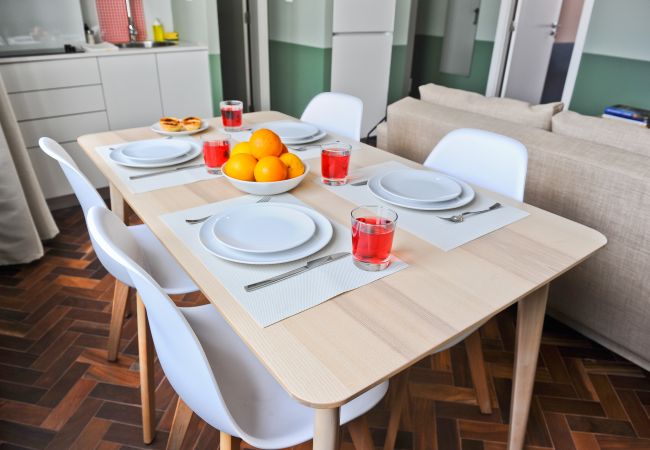 Apartment in Lisbon - Red, Red Wine in Lisbon by Misha's Place (3B) Apartment in Lisbon - Red, Red Wine in Lisbon by Misha's Place (3B)