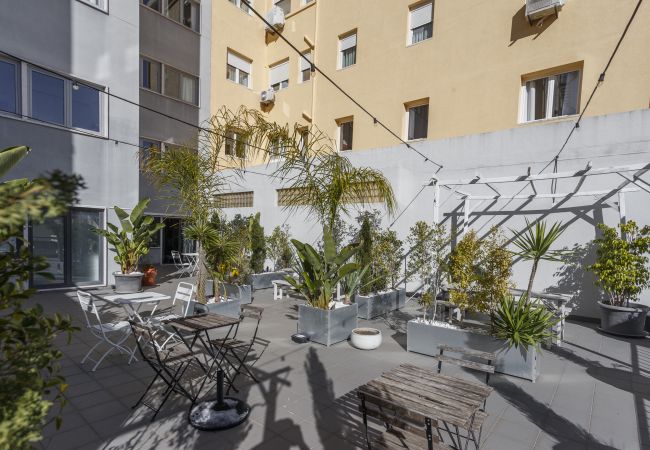 Apartment in Lisbon - Red, Red Wine in Lisbon by Misha's Place (3B) Apartment in Lisbon - Red, Red Wine in Lisbon by Misha's Place (3B)