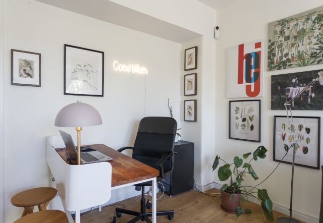 Apartment in Lisbon - Pop the cork in Lisbon by Misha's Place (5B) Apartment in Lisbon - Pop the cork in Lisbon by Misha's Place (5B)