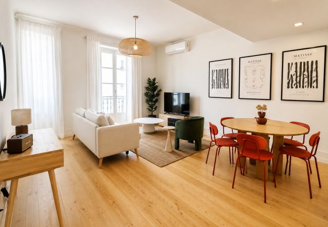 Apartment in Lisboa - Lisbon Angel 444: Chic 3-BDR Gem - Brand New!