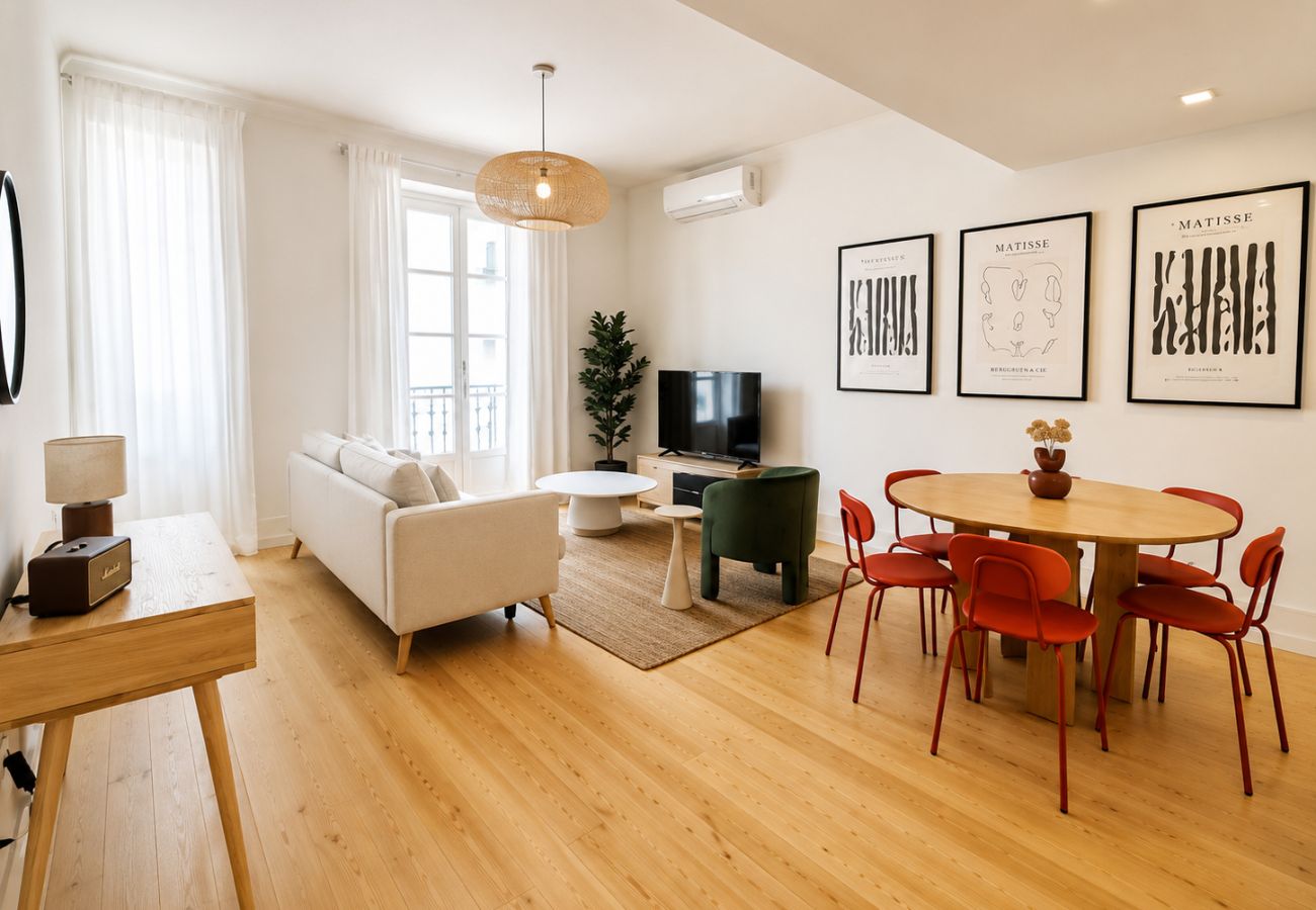 Apartment in Lisbon - Lisbon Angel 444: Chic 3-BDR Gem - Brand New!