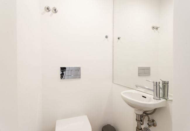 Apartment in Lisbon - The Alcântara Metropolitan Apartment – Gateway to  Apartment in Lisbon - The Alcântara Metropolitan Apartment – Gateway to