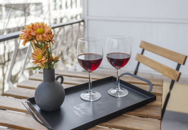 Apartment in Lisbon - The Alcântara Metropolitan Apartment – Gateway to  Apartment in Lisbon - The Alcântara Metropolitan Apartment – Gateway to