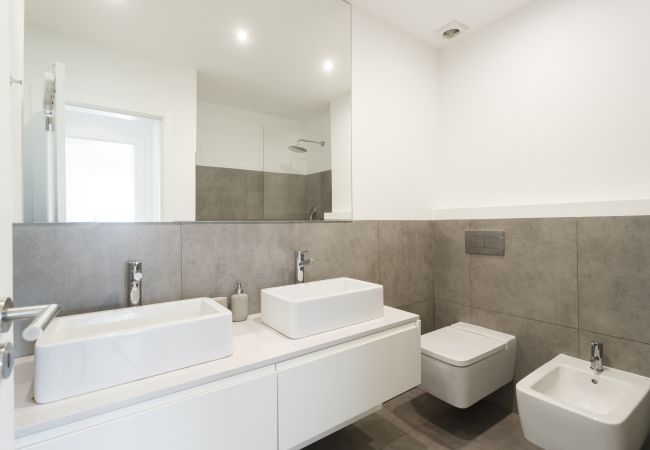 Apartment in Lisbon - The Alcântara Metropolitan Apartment – Gateway to  Apartment in Lisbon - The Alcântara Metropolitan Apartment – Gateway to