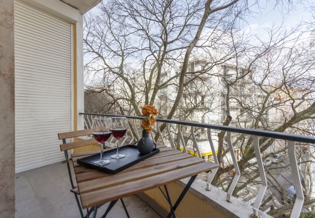 Apartment in Lisbon - The Alcântara Metropolitan Apartment – Gateway to  Apartment in Lisbon - The Alcântara Metropolitan Apartment – Gateway to